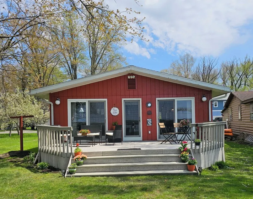 Bemus Point Lake Front Cottage with Dock - Image 1