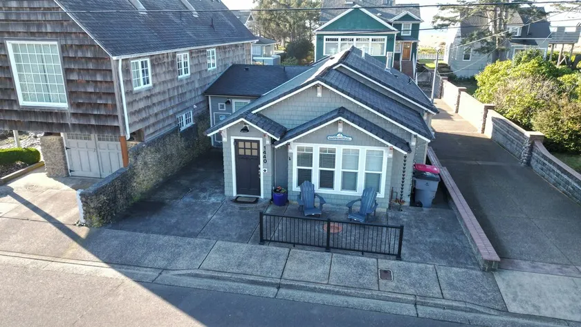 HOT TUB: SHORE TO PLEASE: 200ft to BEACH:  Seaside Vacation Homes, Inc Managed - Image 1
