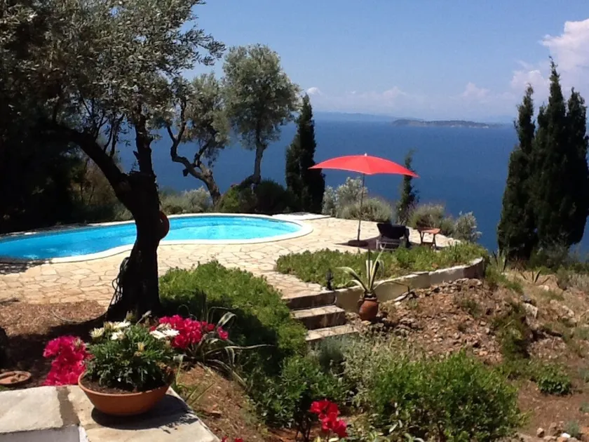 Villa Thalia, piscine privée, située entre Palio Klima et Glossa, Skopelos - Image 1