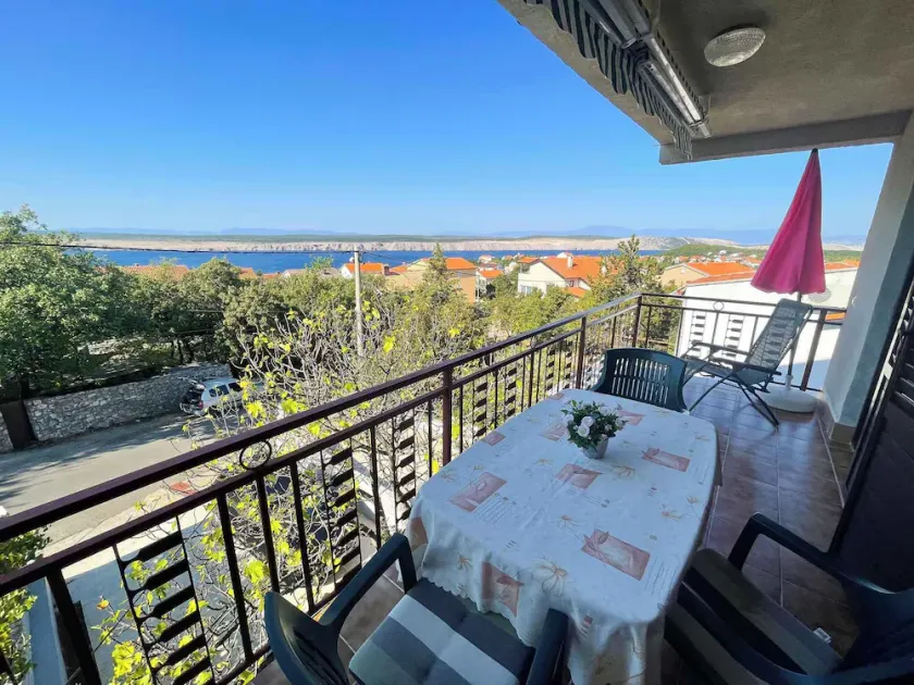 Holiday apartment with air conditioning and sea views - Image 1