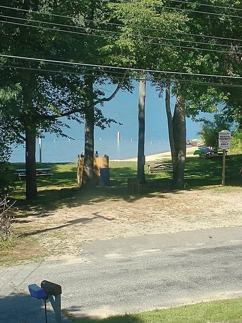 Lakeside 3 Bedroom House Across From Association Beach! - Image 1