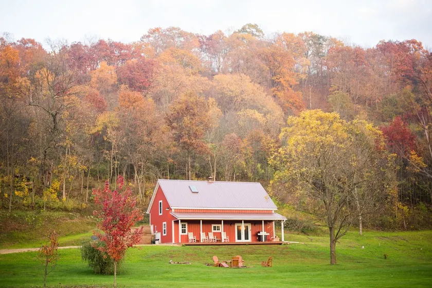 The Honey Barn & Honning House LLC - Image 1