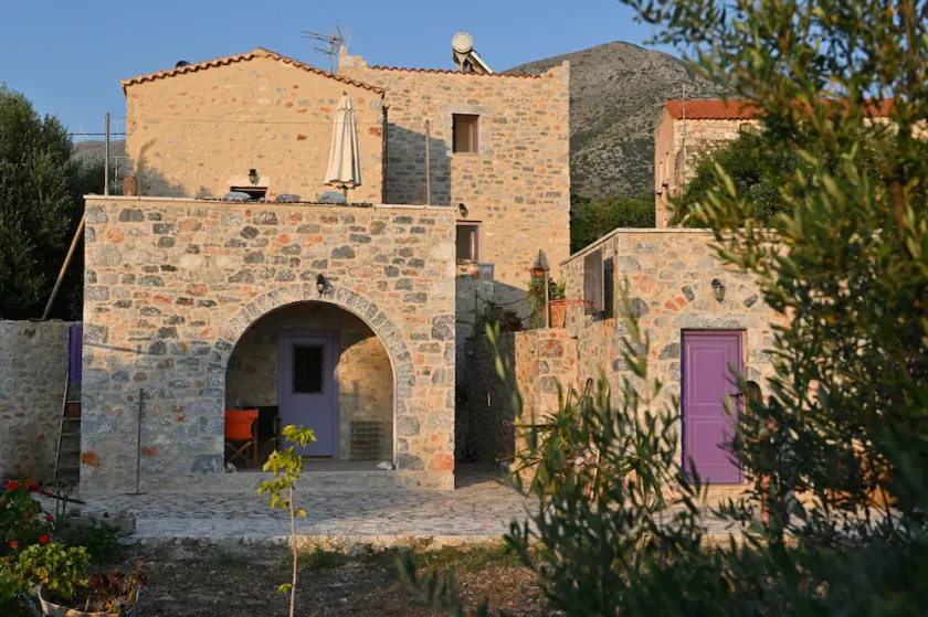Kivotos Mani - Image 1