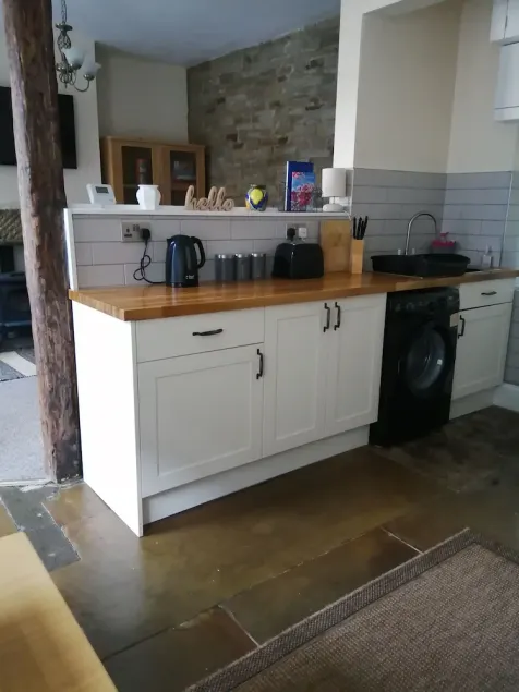 Stunning cosy cottage! Close to Haworth and amenities - Image 1