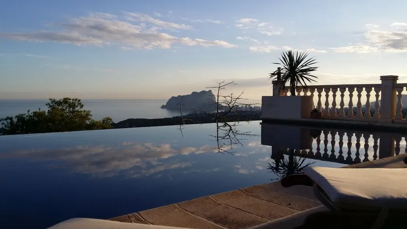 SUPER LUXE, VUES INCROYABLES À 180º DE LA MER, PISCINE INFINITE CLIMATISÉE 12 PAX - Image 1