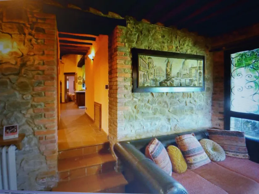 Tuscan farmhouse at the gates of Chianti - Image 1