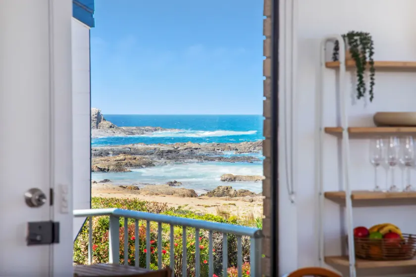 Beachfront, ocean views, family friendly! - Image 1