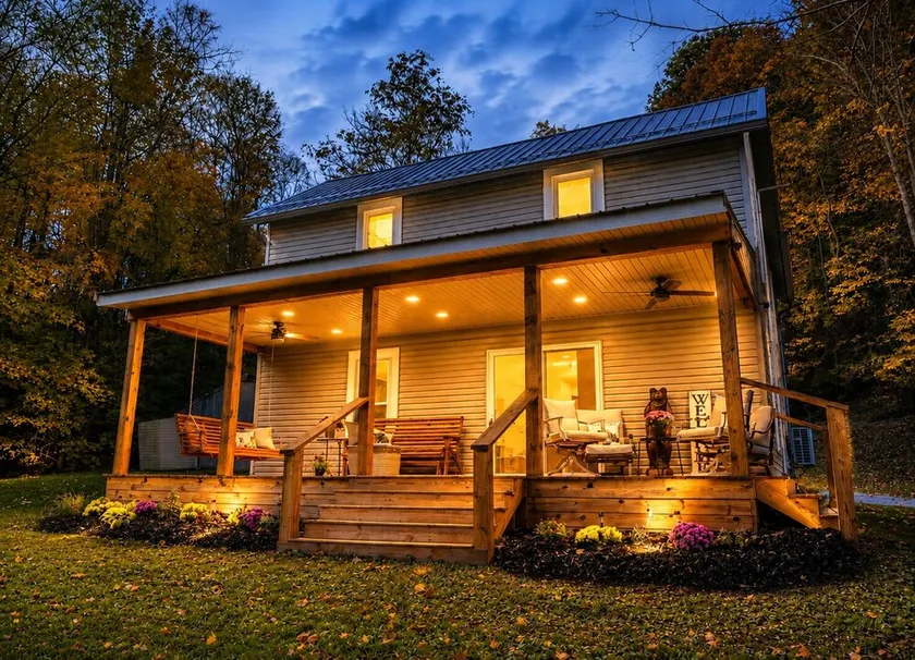 The Boch Hollow Farmhouse at Hocking Hills Hideaway Acres - Image 1