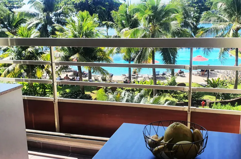 Suite F2 Arue Tahiti seaside free access swimming pool spa gym - Image 1