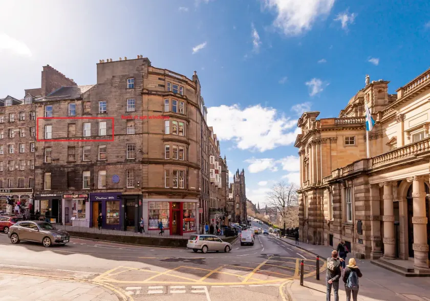 well positioned 2 bedroom property only 30 metres from the historic Royal Mile - Image 1