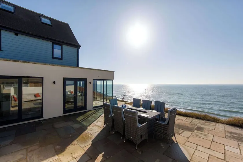 The Sea House - Ultimate Seafront Living & Sunsets - Image 1