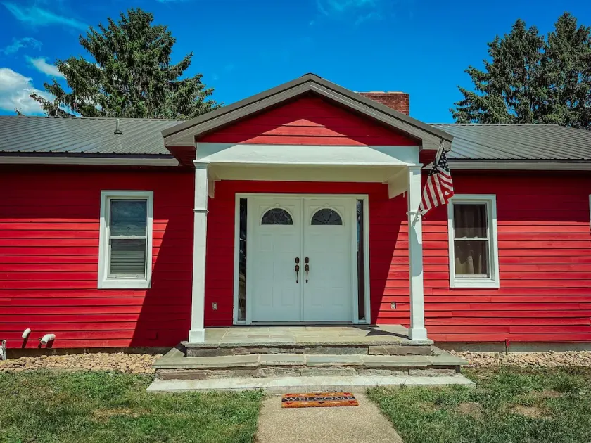 Spacious Family-friendly home along Seneca Lake - Image 1