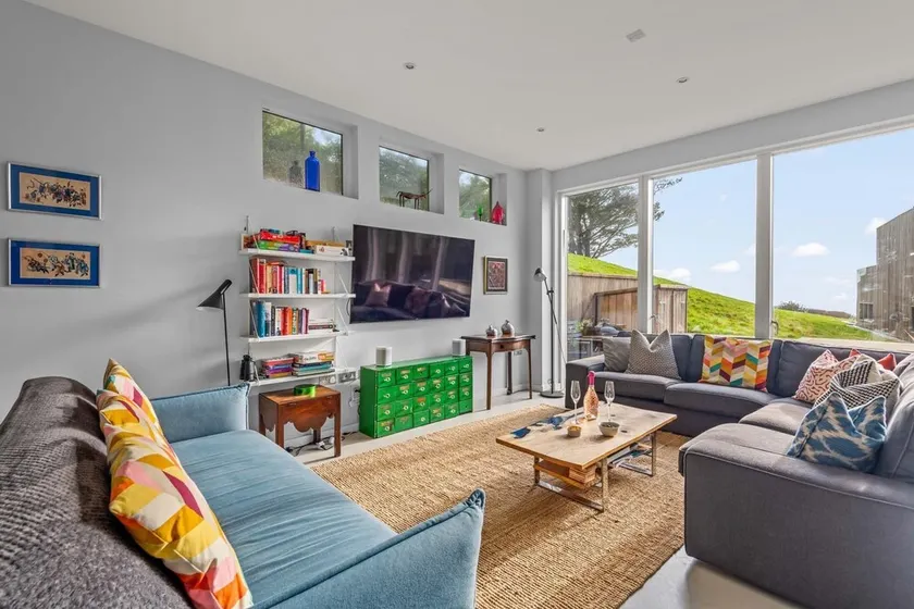 Beautiful holiday home with hot tub, just a walk away from Talland beach... - Image 1