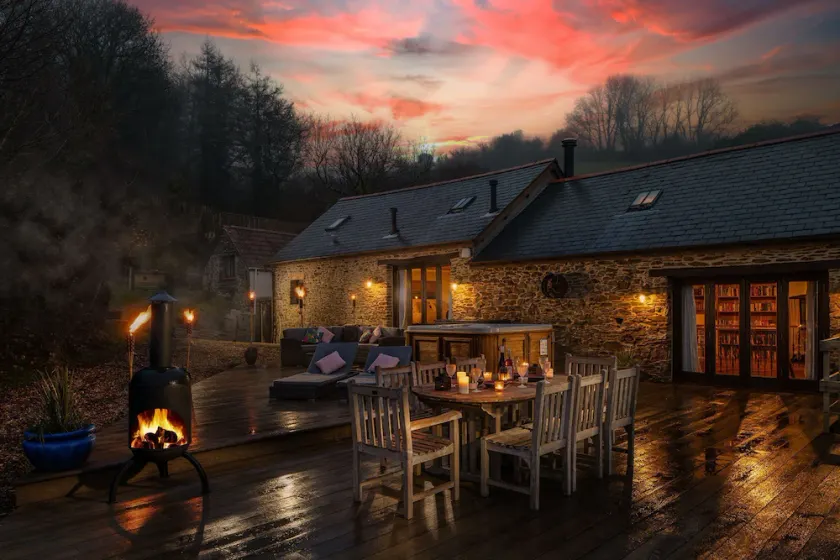 Old Barn - sleeps 10 guests  in 5 bedrooms - Image 1
