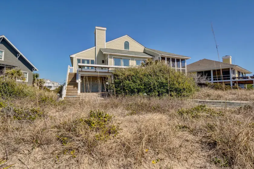 Oceanfront, spacious, upstairs and downstairs master suites, BHI - Image 1