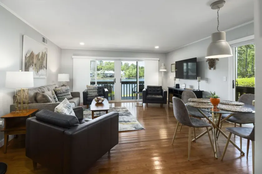 Renovated, Lakefront, Pinehurst #5, Ground Level, 2BR, 2BA, Pool, WiFi, Cable - Image 1
