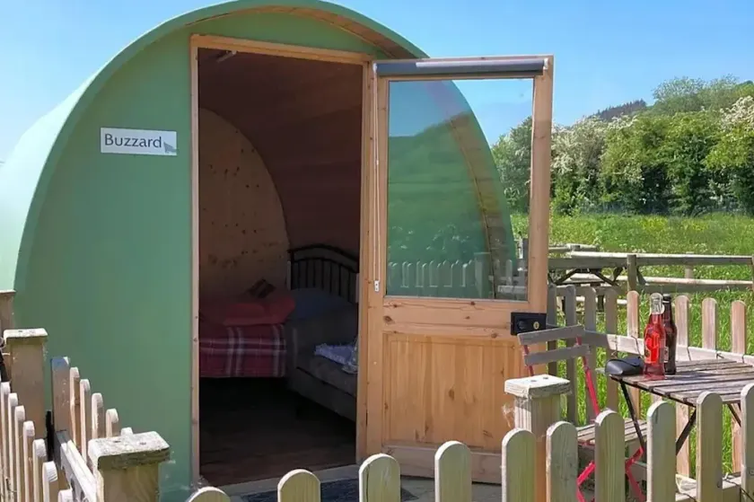 Green Dragon Pod - Sleeps 2 & Parking - Image 1