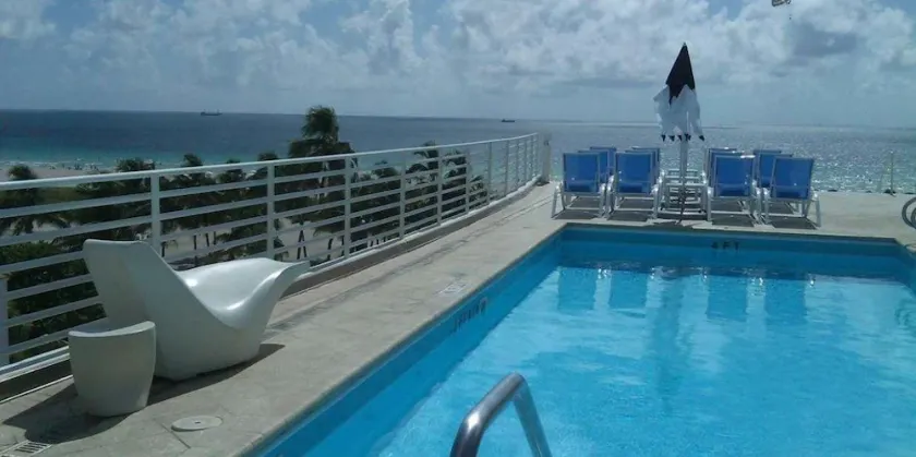 Strand Ocean Drive Suites - Image 1