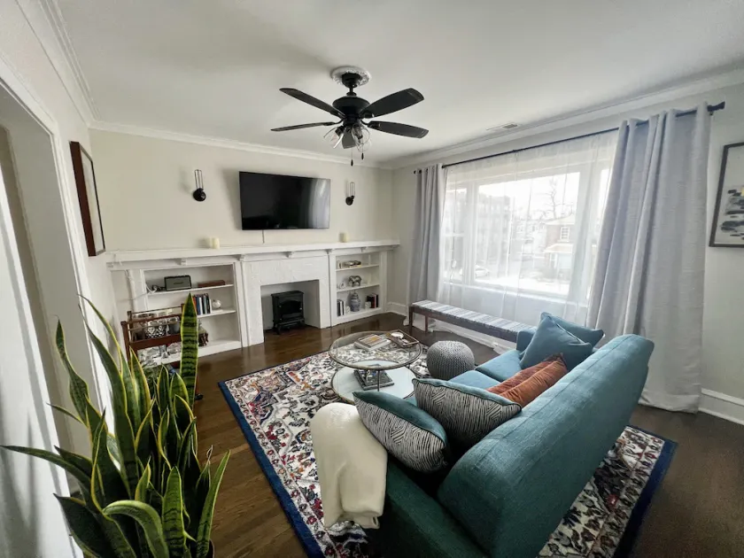 Luxury vintage condo close to lakefront,  Obama Presidential Center & downtown! - Image 1