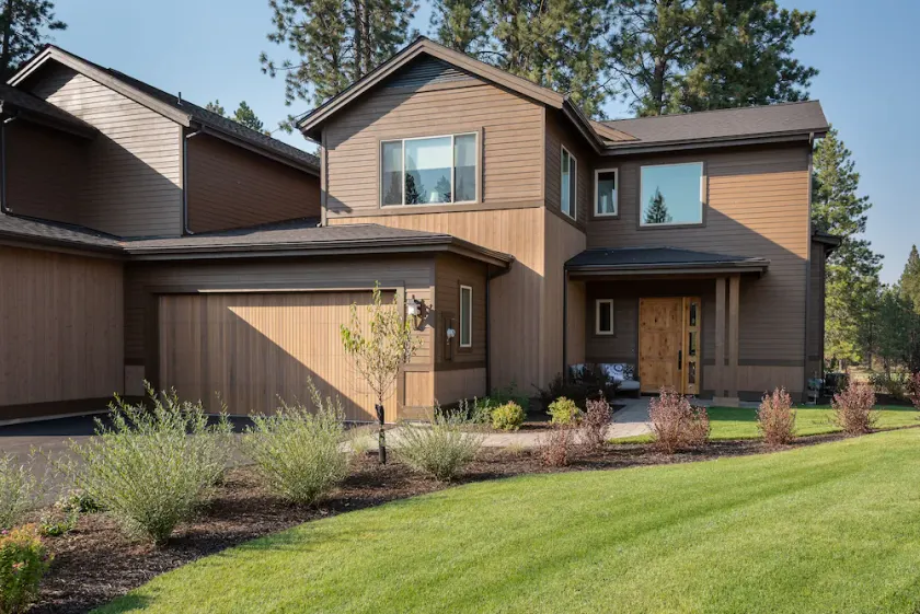 Bend Milepost 1  townhome - Mt. Bachelor, bike trails, golf  - Image 1