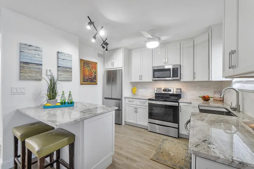 Stunning 2 Bedroom / 2 Bath! - Image 1