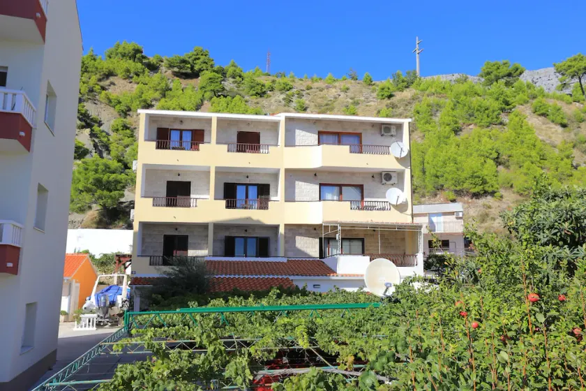 Apartamento de una habitación con balcón y vista al mar Duce, Omis (A-12687-a) - Image 1