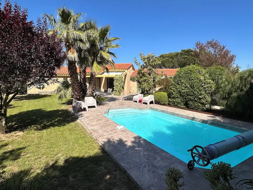 Charming, luminous house with private swimming pool and pleasure garden - Image 1