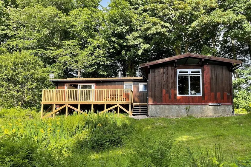 Tranquil location, waterside, pet friendly - Image 1