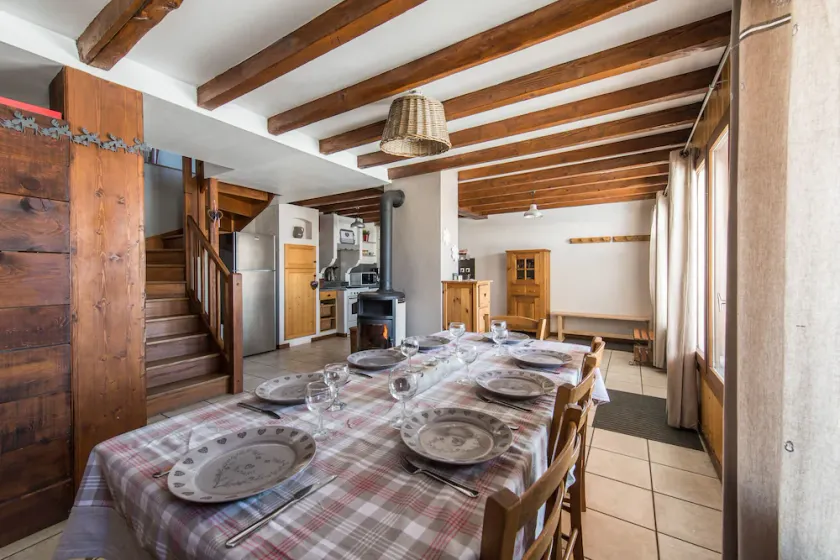 House 8 people comfortably 150m from the slopes - Linen included - Image 1