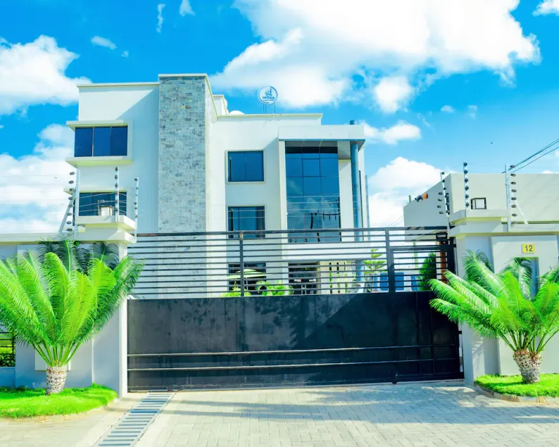 Inoga Luxury Hotel - Image 1