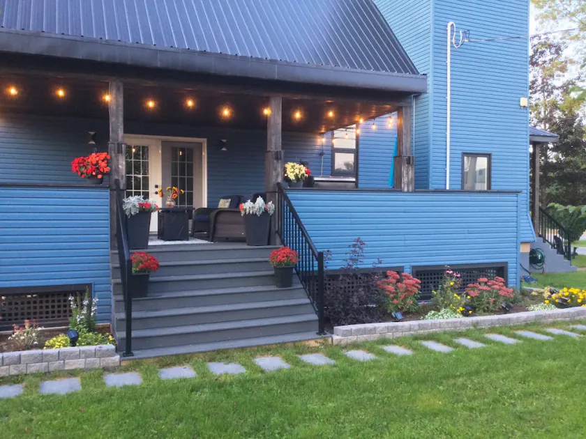 Trinity Airbnb - Tidigare kyrka konverterade till öppet koncept hem - Image 1
