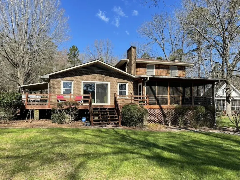 Lakefront sleeps 14: Swim floats , hammocks, fire pit, grill, yard games - Image 1