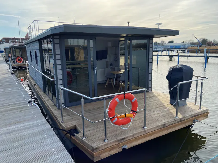 Houseboat Fjord Vela with bio sauna and roof terrace in Barth - Image 1