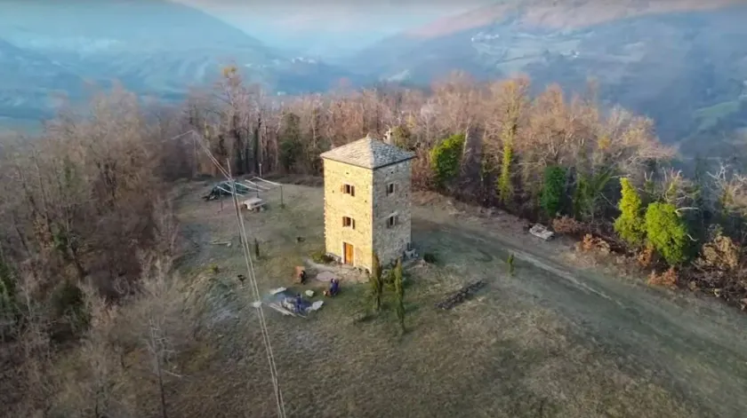 Tower house Gombola - Image 1