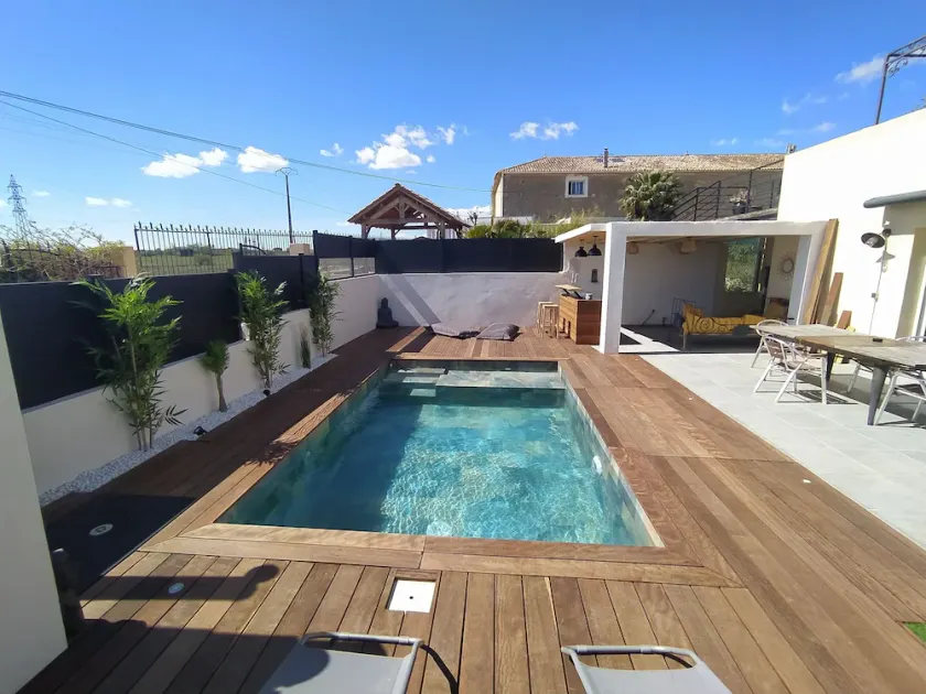 Villa with swimming pool located in a condominium near Béziers - Image 1