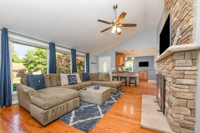 Spacious 4BR Ranch w Hot Tub in Quiet Neighborhood - Image 1