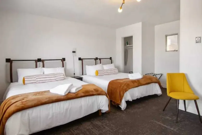 Fillmore Lodge: Discounted 2 Double Queens Rm - Image 1