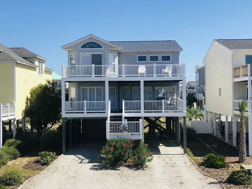 Ny fortegnelse over en stor familie strandhus med ny privat pool - Image 1