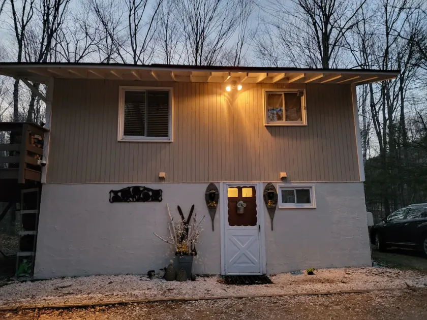 Perfect location, close to all amenities but away from the crowds! Come enjoy! - Image 1