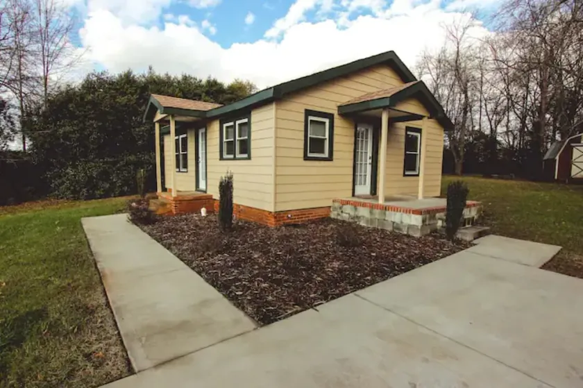 2-bedroom vacation home just 7 minutes from Haywood Mall - Cleaning Fee Included - Image 1