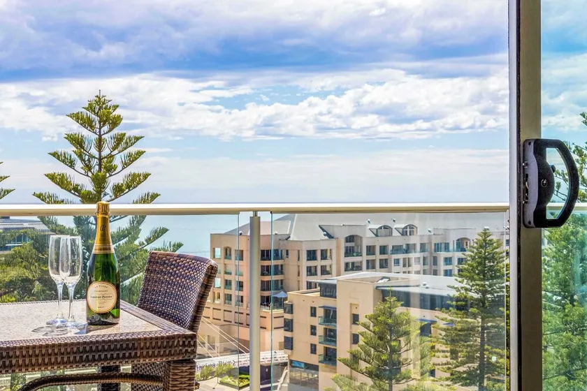 Coast on Colley 1BR Glenelg - Image 1