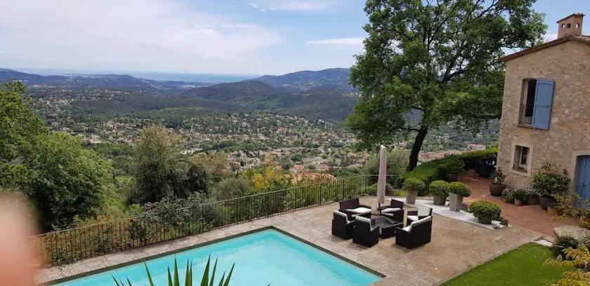 9 pers 220 m² Authentic Provencal farmhouse in Ostal - Image 1