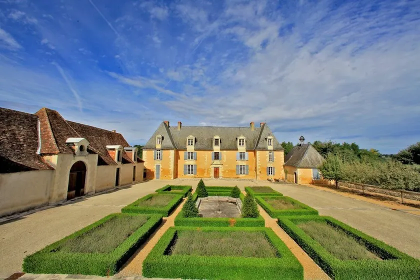Chateau Fleur - Dix Chambres , Couchages 18 - Image 1