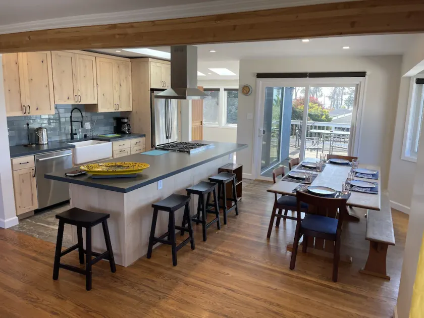 Elegant but practical retreat to maximize your enjoyment in beautiful HMB - Image 1