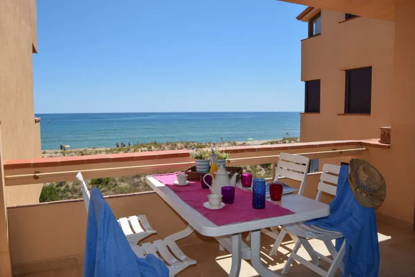 Front Beach Lejlighed, Wifi, Parkering, pool og haven - Image 1