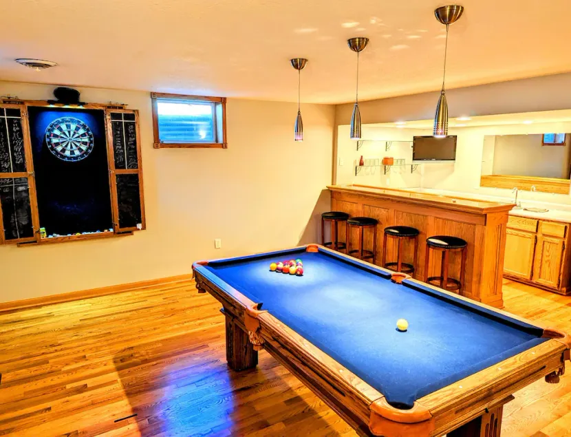 Spacious home with game room - Close to everything! - Image 1