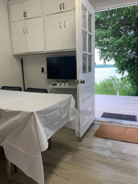 Lake View Family Hideaway 1 Bedroom, sleep 2 - Image 1
