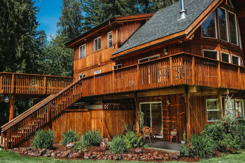 Private Mt Baker View, Hot tub, WIFI sleeps 12 - Image 1