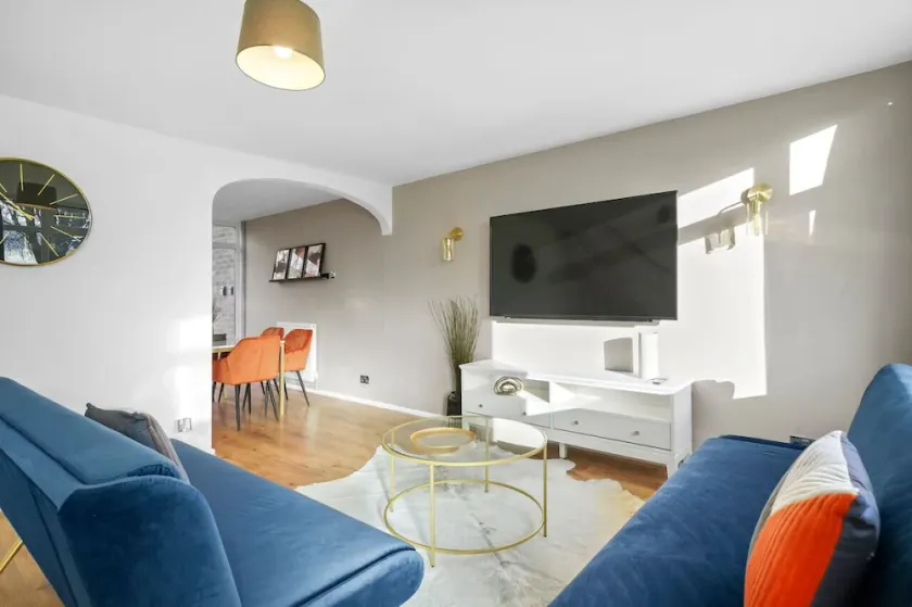 Cosy 3 Bedroom with Free Parking, Garden and Smart TV with Netflix by Yoko Property - Image 1