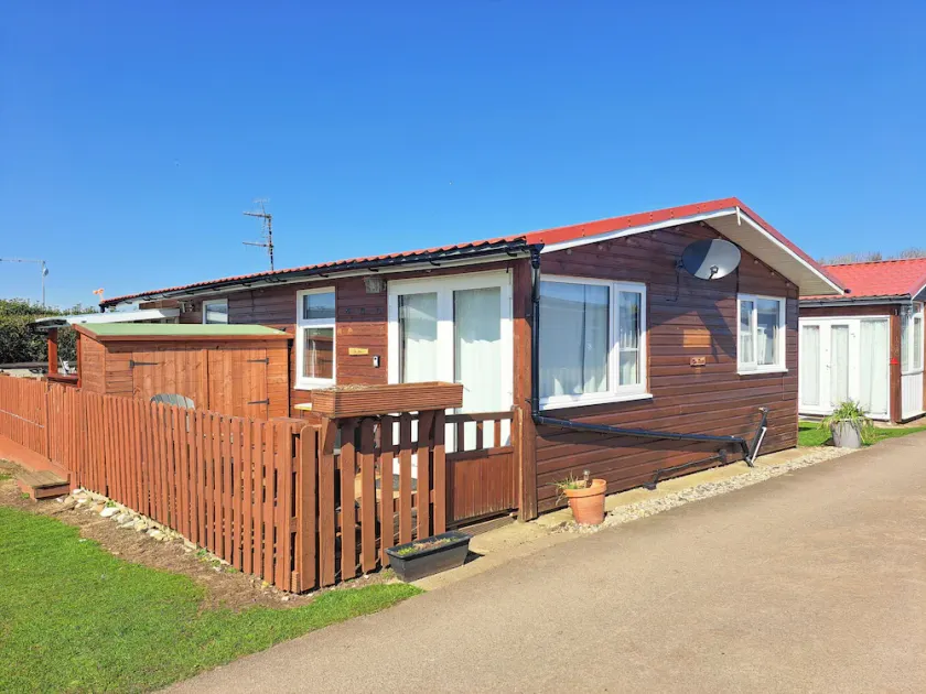 2 bedroom accommodation in Bridlington - Image 1